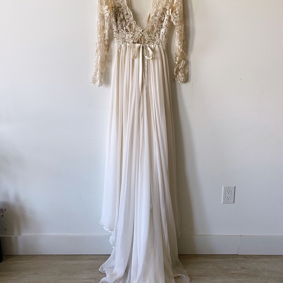 Anne Barge Leyland Wedding Gown - Picture 12 of 16